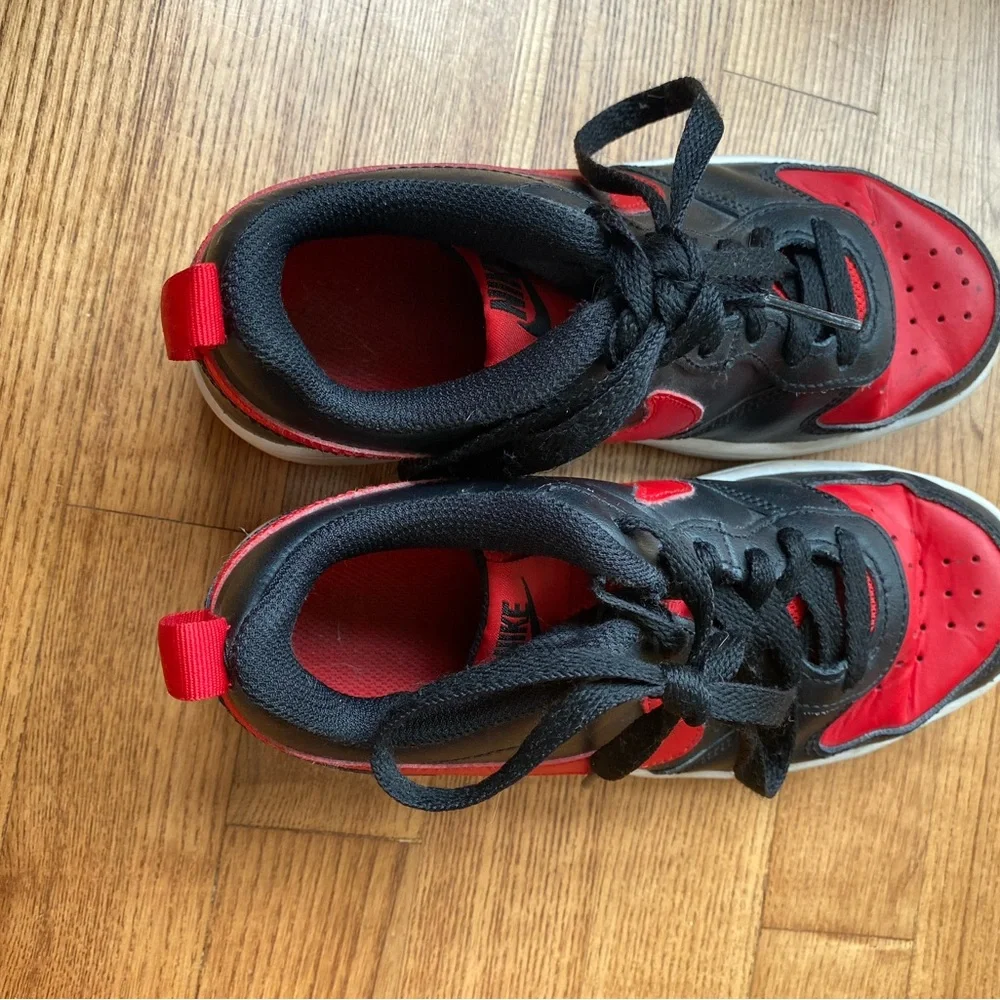 Size 4y Boys Girls -Air jordan 1 low Nike black/gym red Sneaker Basketball Dunk